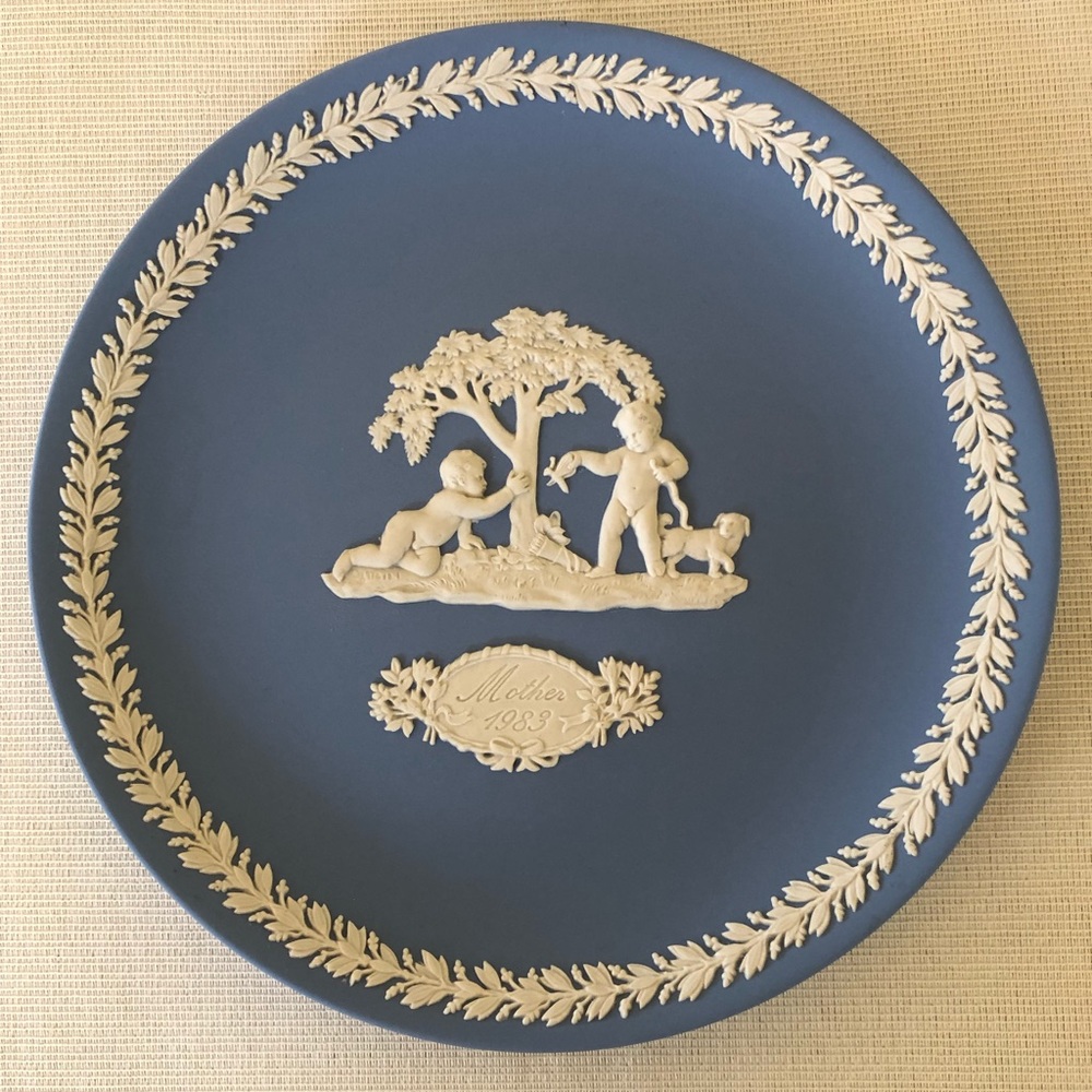 Wedgwood 1983 Mother Plate-Pale Blue/white Jasper